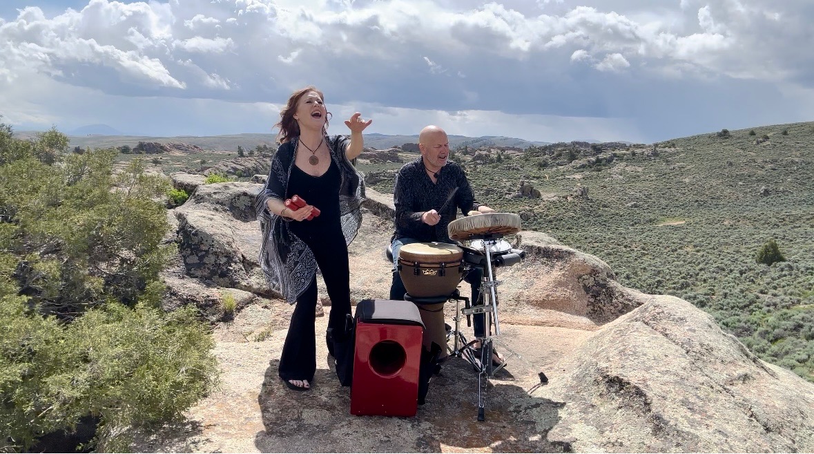Eric and Lauri performing at Hartman Rocks